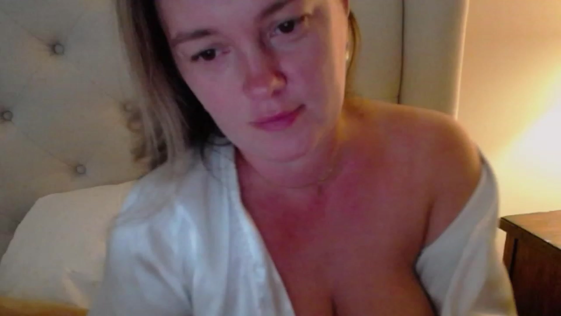 Gallery image thumbnail from J0llye's myfreecams stream on, 08/10/2023, 19:35 image 18 of 20