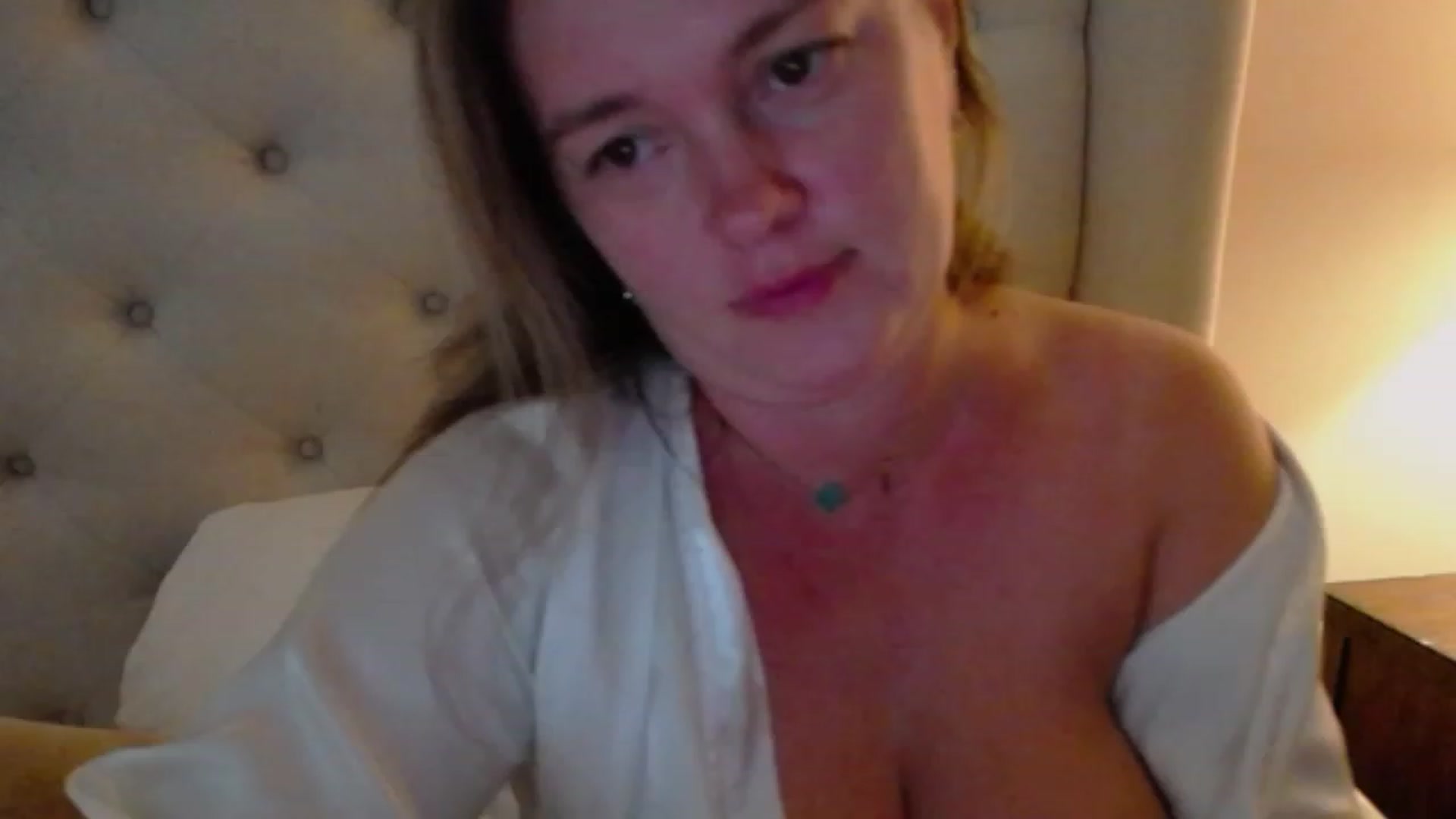 Gallery image thumbnail from J0llye's myfreecams stream on, 08/10/2023, 19:35 image 9 of 20