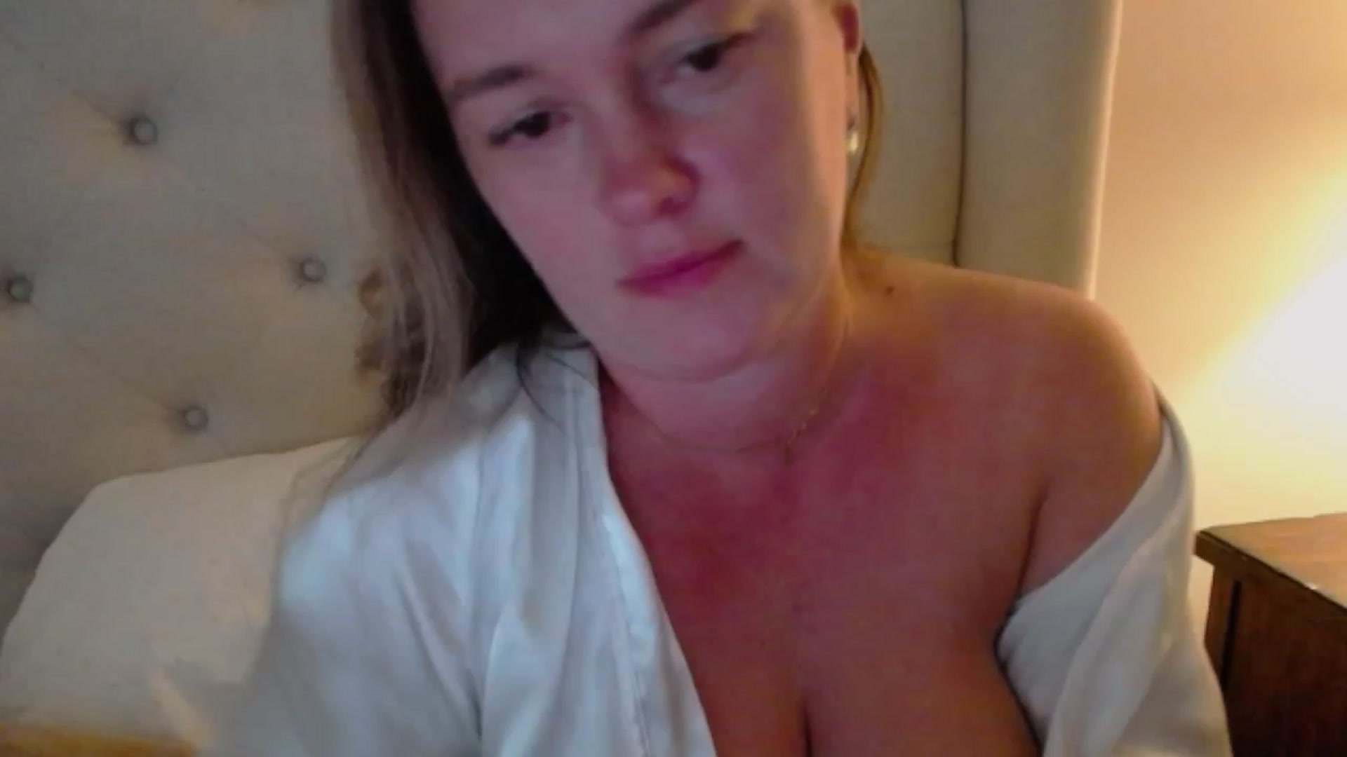 Gallery image thumbnail from J0llye's myfreecams stream on, 08/10/2023, 19:35 image 17 of 20