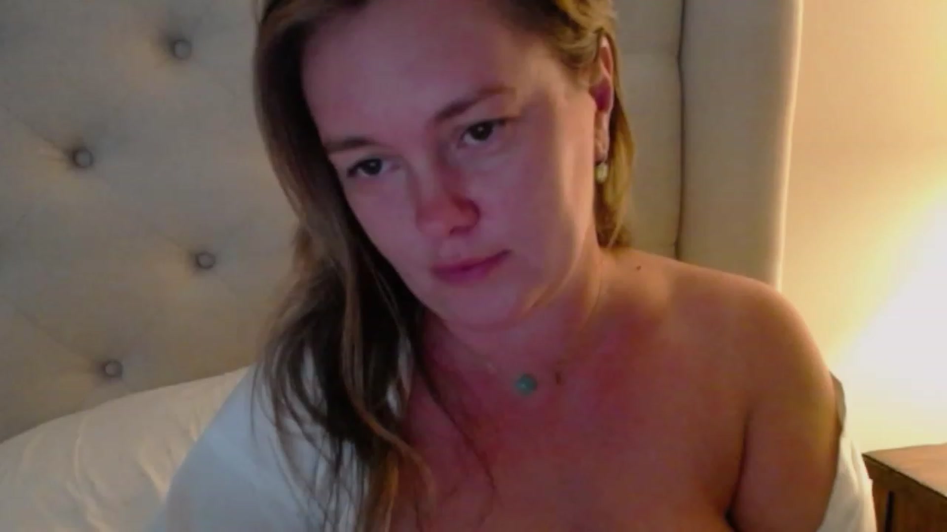 Gallery image thumbnail from J0llye's myfreecams stream on, 08/10/2023, 20:32 image 12 of 20
