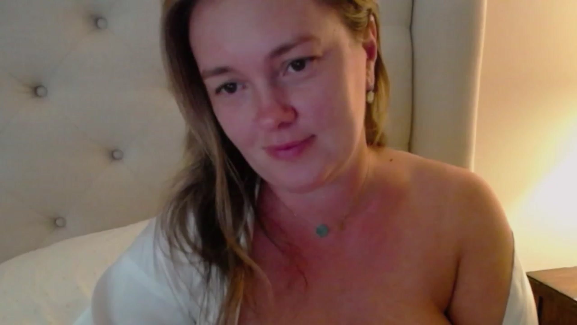 Gallery image thumbnail from J0llye's myfreecams stream on, 08/10/2023, 20:32 image 20 of 20