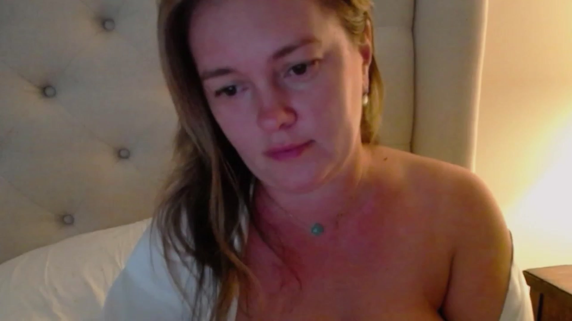 Gallery image thumbnail from J0llye's myfreecams stream on, 08/10/2023, 20:32 image 15 of 20