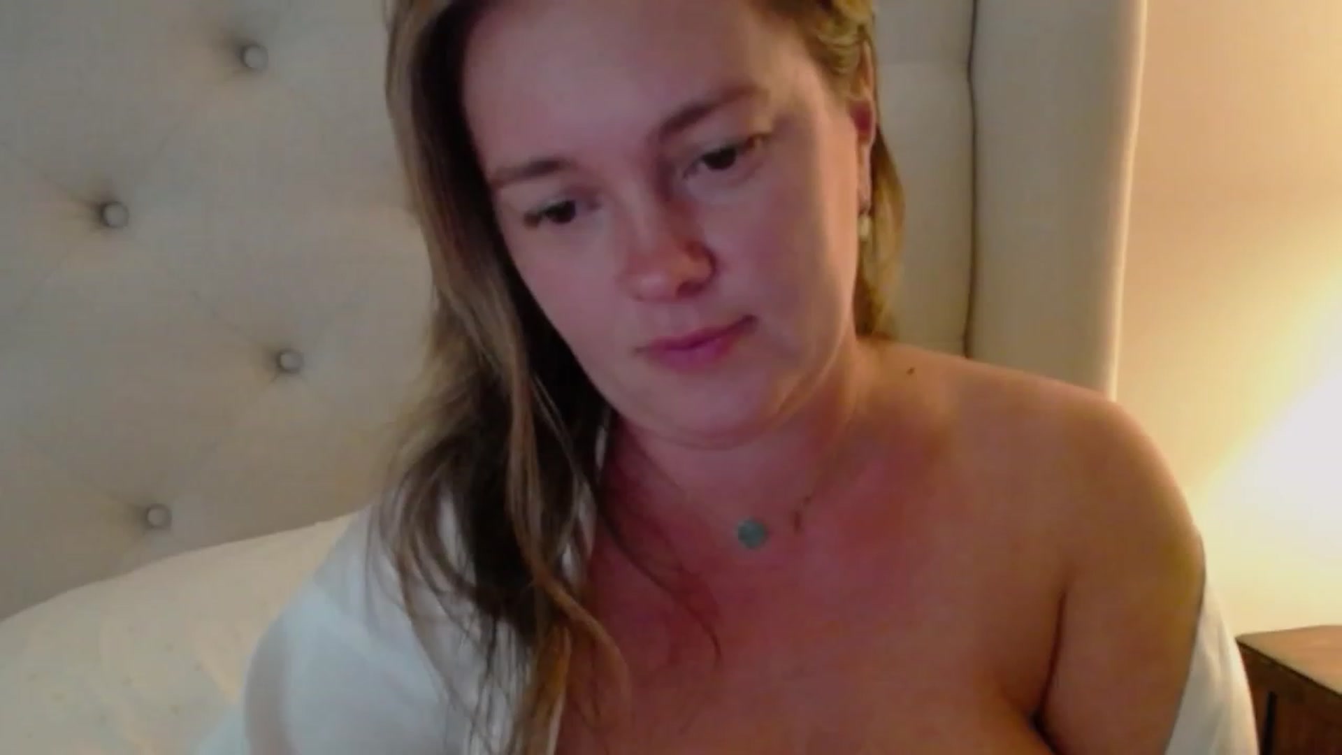 Gallery image thumbnail from J0llye's myfreecams stream on, 08/10/2023, 20:32 image 18 of 20
