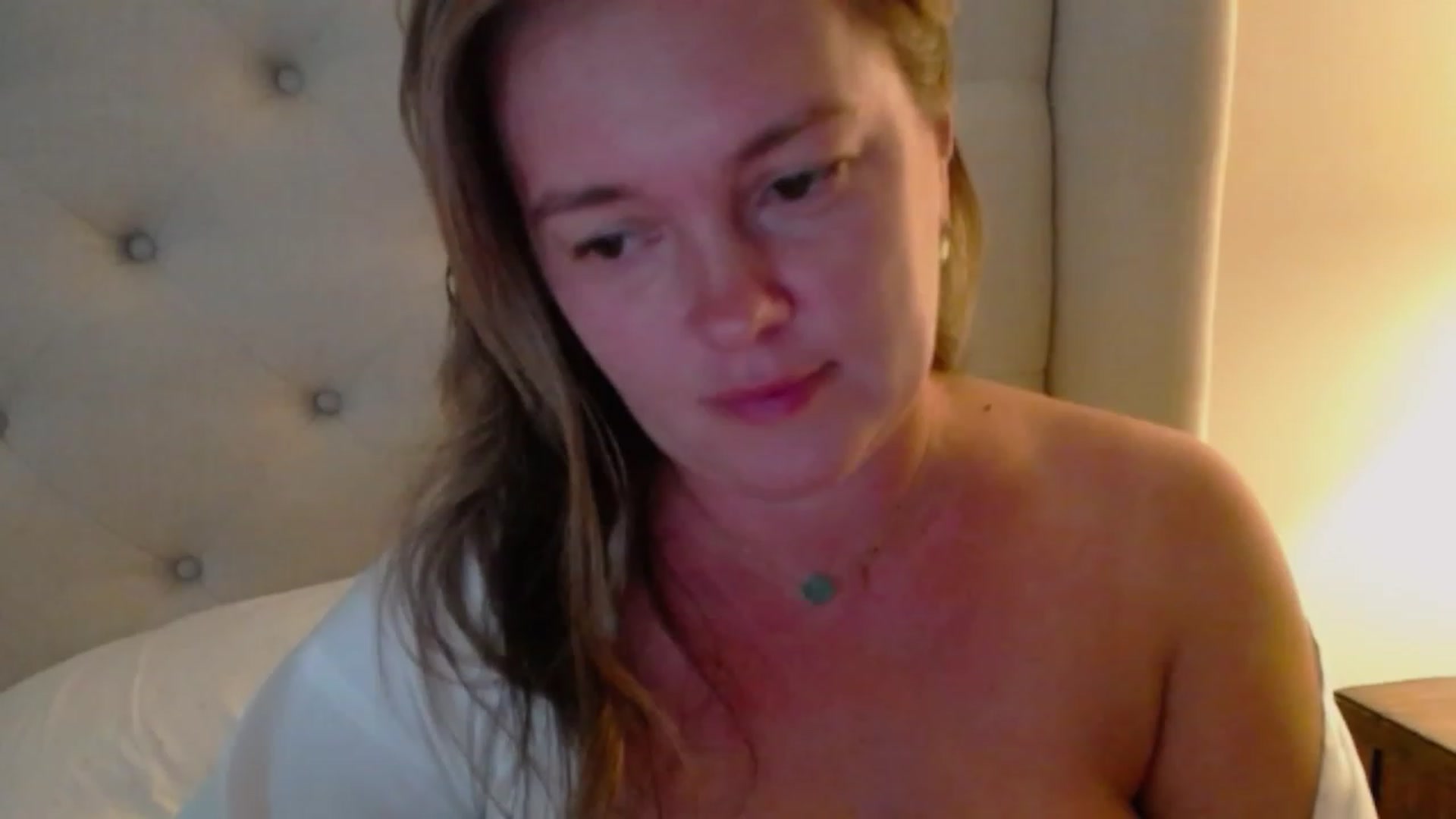 Gallery image thumbnail from J0llye's myfreecams stream on, 08/10/2023, 20:32 image 8 of 20