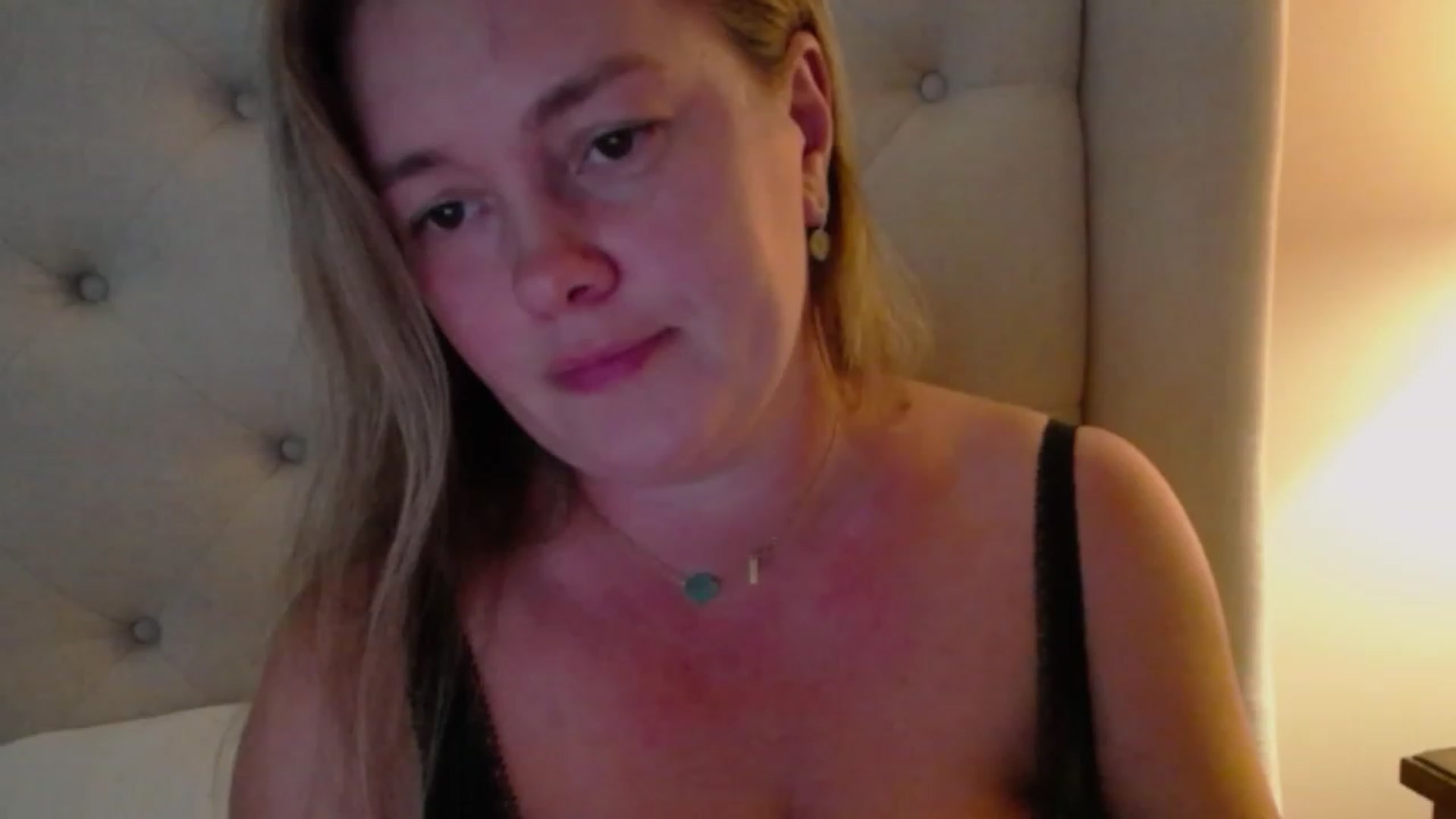 Gallery image thumbnail from J0llye's myfreecams stream on, 08/12/2023, 20:06 image 11 of 20