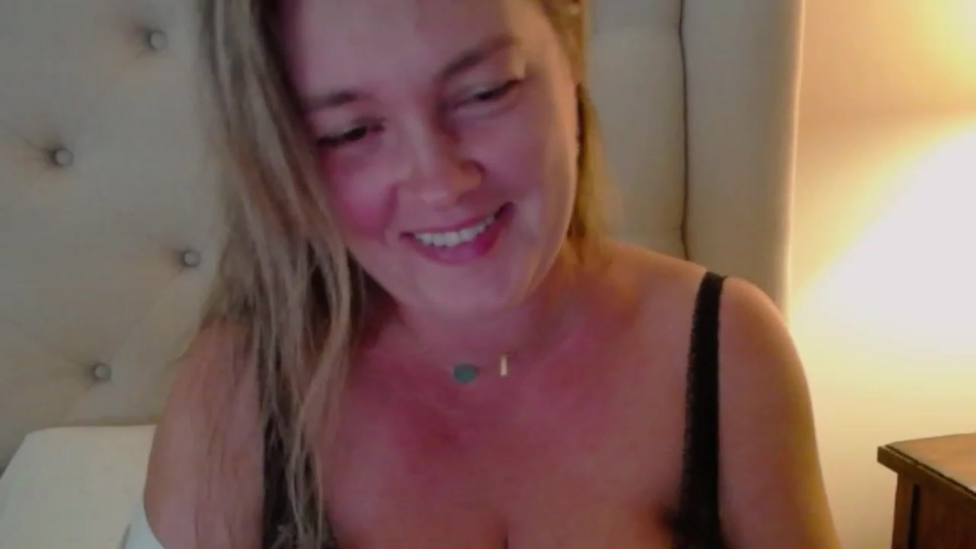 Gallery image thumbnail from J0llye's myfreecams stream on, 08/12/2023, 20:06 image 9 of 20