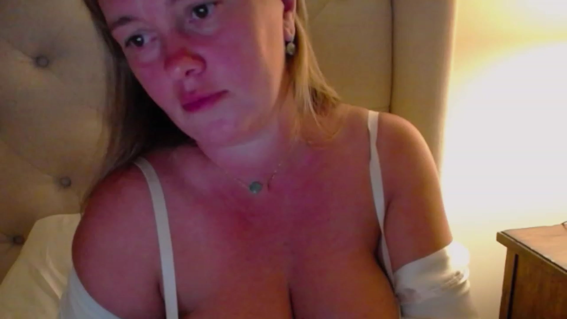 Gallery image thumbnail from J0llye's myfreecams stream on, 08/21/2023, 03:31 image 12 of 20