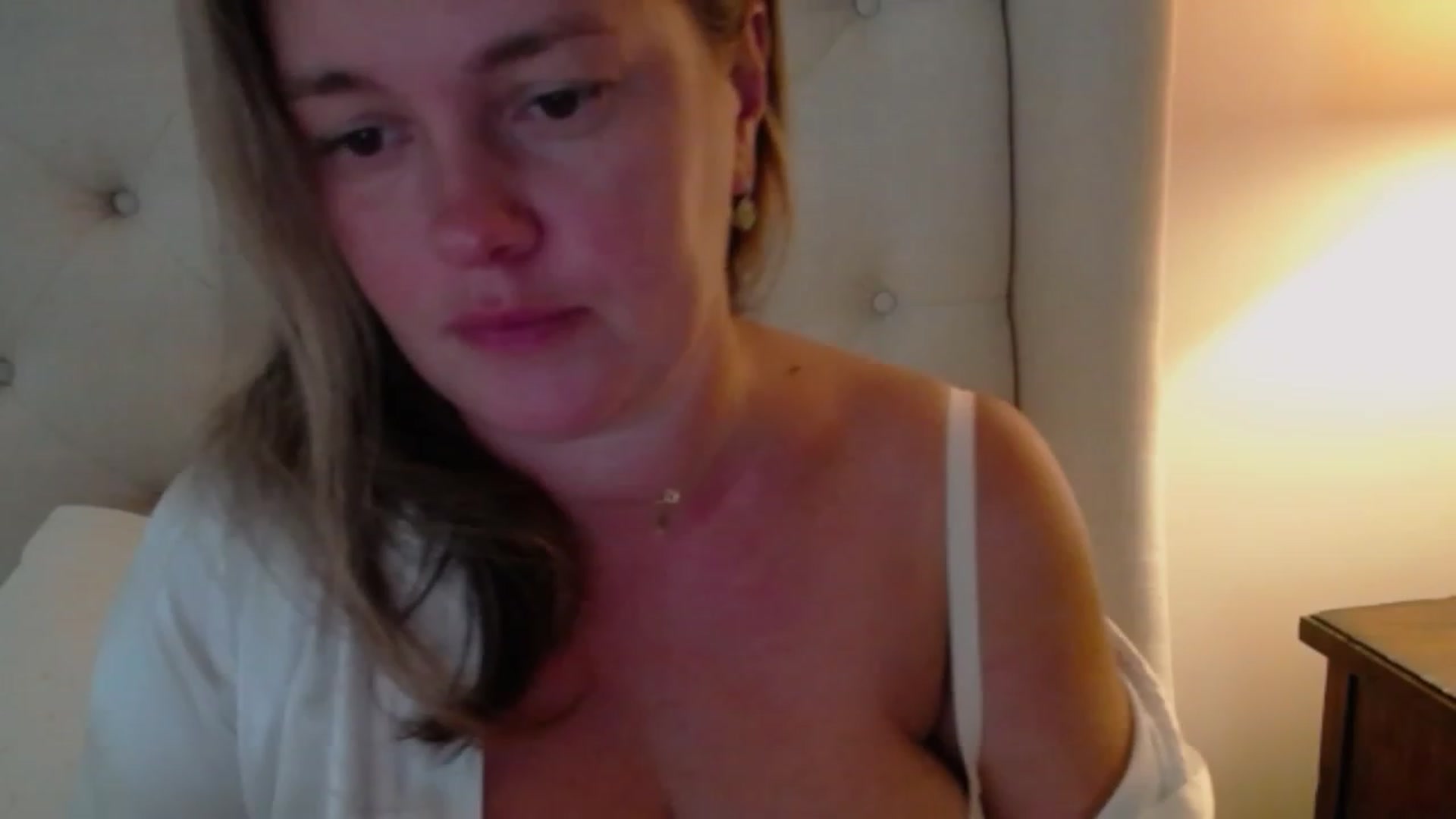 Gallery image thumbnail from J0llye's myfreecams stream on, 08/22/2023, 16:44 image 6 of 20