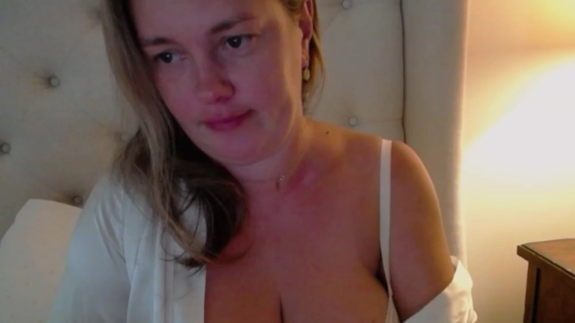 Gallery image thumbnail from J0llye's myfreecams stream on, 08/22/2023, 16:44 image 2 of 20