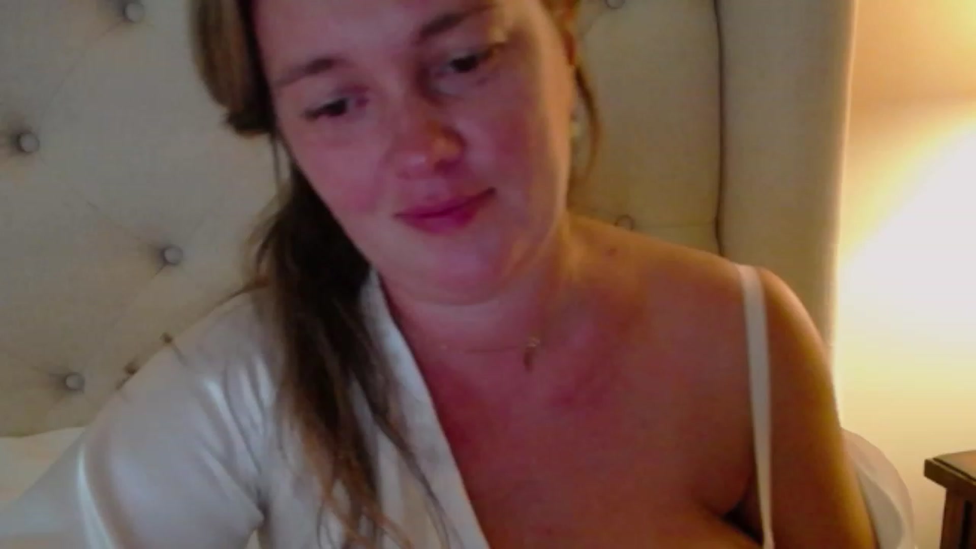 Gallery image thumbnail from J0llye's myfreecams stream on, 08/22/2023, 20:00 image 17 of 20
