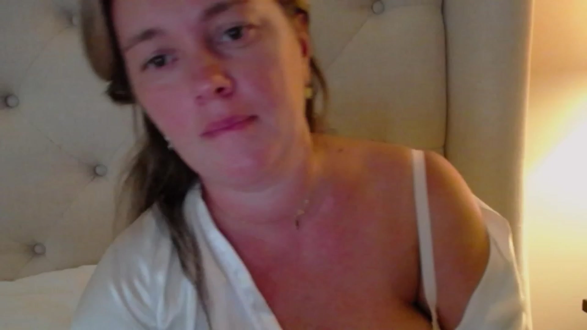 Gallery image thumbnail from J0llye's myfreecams stream on, 08/22/2023, 20:00 image 16 of 20