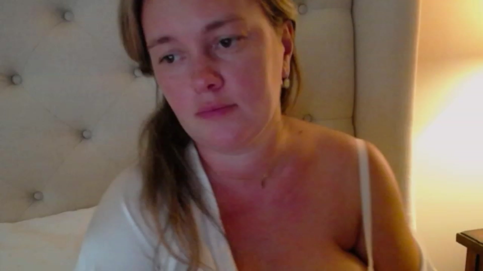 Gallery image thumbnail from J0llye's myfreecams stream on, 08/22/2023, 20:00 image 18 of 20