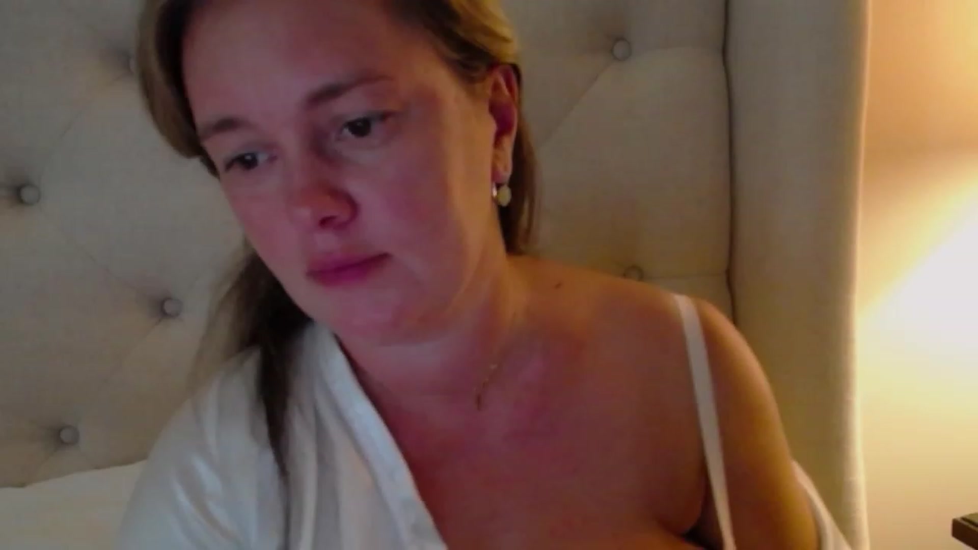 Gallery image thumbnail from J0llye's myfreecams stream on, 08/22/2023, 20:00 image 12 of 20