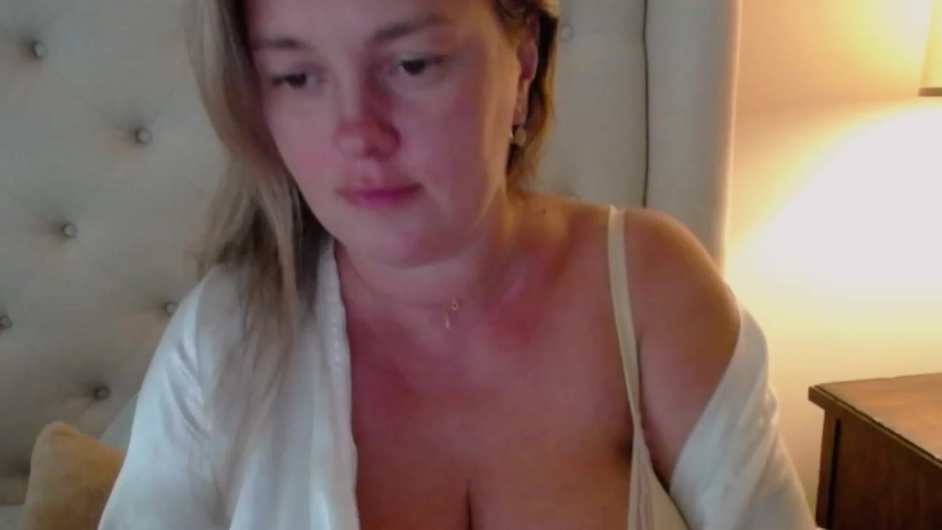 Gallery image thumbnail from J0llye's myfreecams stream on, 08/23/2023, 19:10 image 7 of 20