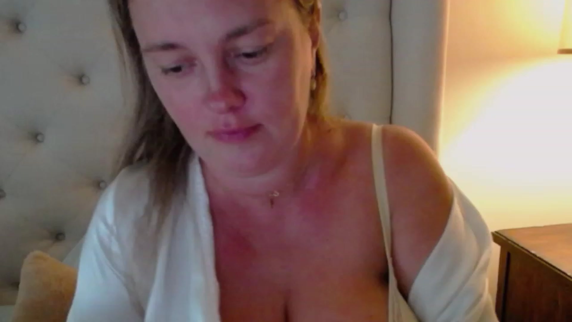 Gallery image thumbnail from J0llye's myfreecams stream on, 08/23/2023, 19:10 image 15 of 20