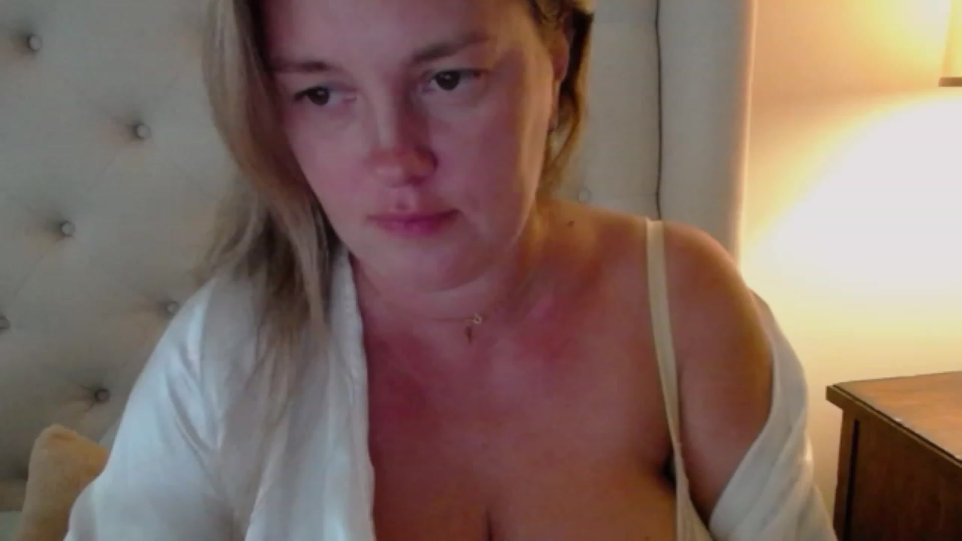 Gallery image thumbnail from J0llye's myfreecams stream on, 08/23/2023, 19:10 image 9 of 20