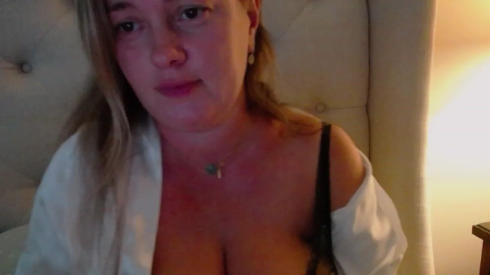 Gallery image thumbnail from J0llye's myfreecams stream on, 08/29/2023, 19:49 image 18 of 20
