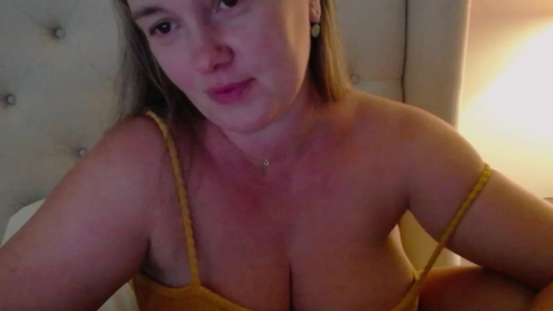Gallery image thumbnail from J0llye's myfreecams stream on, 09/07/2023, 19:34 image 3 of 20