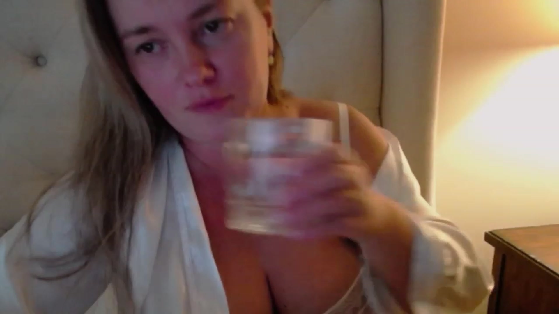 Gallery image thumbnail from J0llye's myfreecams stream on, 09/10/2023, 20:35 image 8 of 20