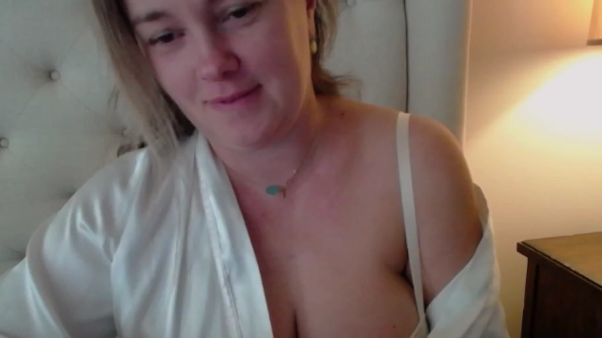 Gallery image thumbnail from J0llye's myfreecams stream on, 09/19/2023, 16:49 image 2 of 20