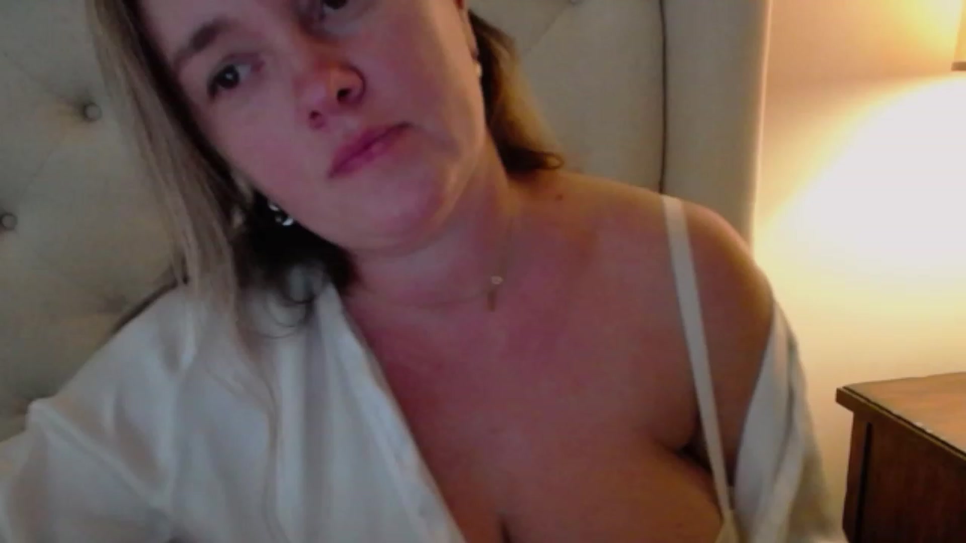 Gallery image thumbnail from J0llye's myfreecams stream on, 09/19/2023, 19:03 image 12 of 20