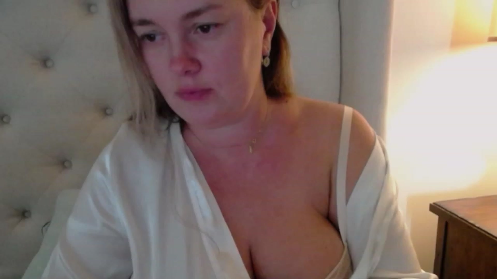 Gallery image thumbnail from J0llye's myfreecams stream on, 09/19/2023, 19:03 image 7 of 20