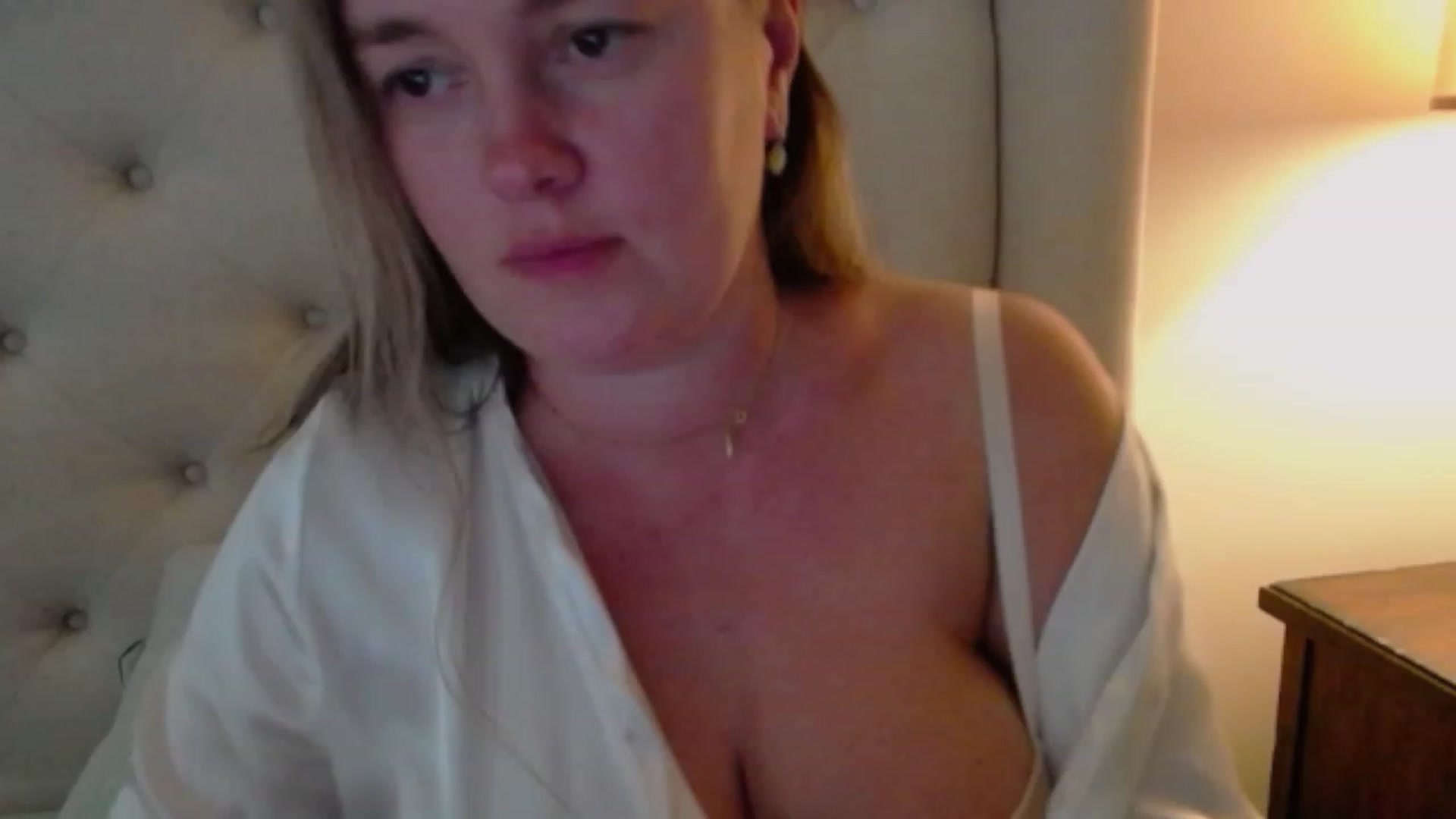 Gallery image thumbnail from J0llye's myfreecams stream on, 09/19/2023, 19:03 image 13 of 20
