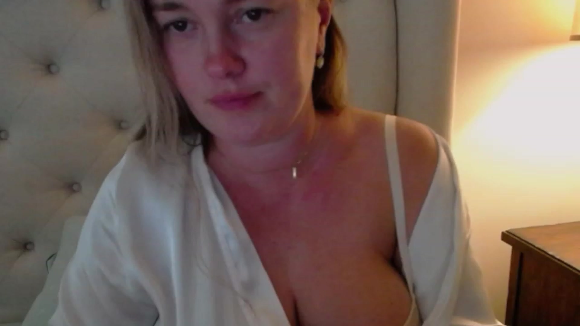 Gallery image thumbnail from J0llye's myfreecams stream on, 09/19/2023, 19:03 image 9 of 20