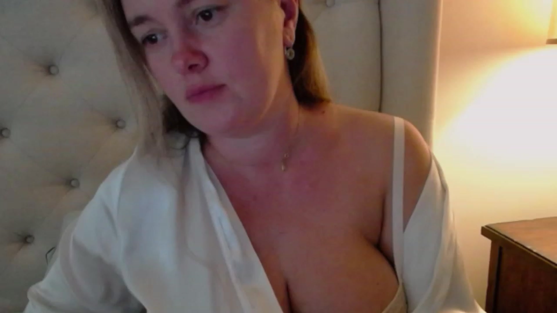 Gallery image thumbnail from J0llye's myfreecams stream on, 09/19/2023, 19:03 image 6 of 20