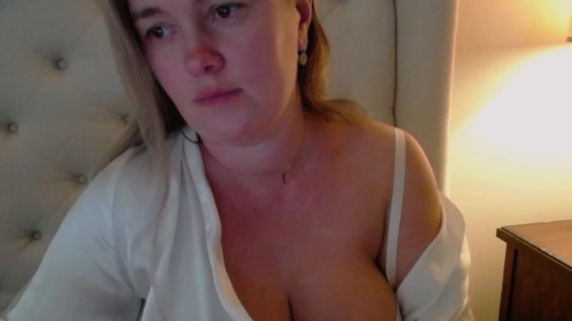 Gallery image thumbnail from J0llye's myfreecams stream on, 09/19/2023, 19:54 image 2 of 20