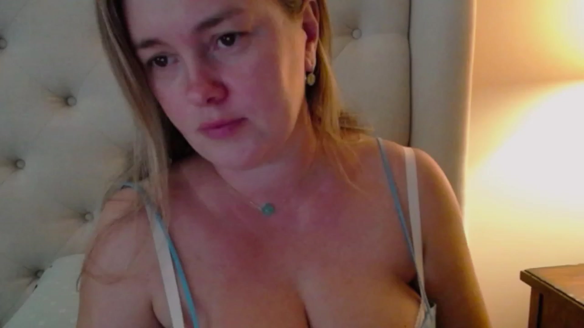 Gallery image thumbnail from J0llye's myfreecams stream on, 09/22/2023, 16:57 image 2 of 20