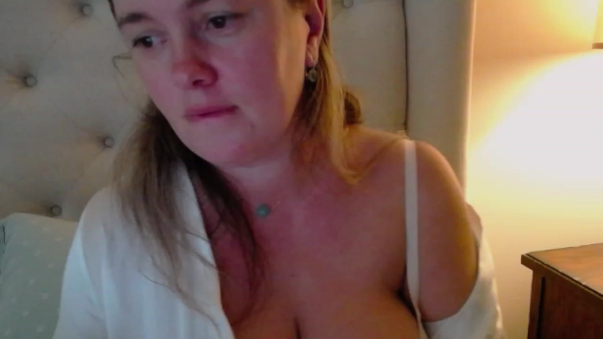 Gallery image thumbnail from J0llye's myfreecams stream on, 09/22/2023, 20:00 image 5 of 20