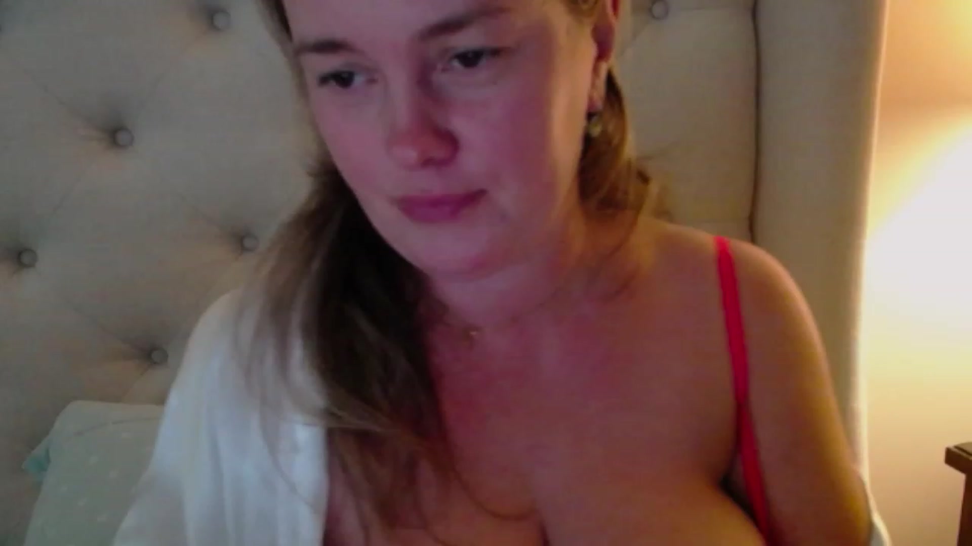 Gallery image thumbnail from J0llye's myfreecams stream on, 09/23/2023, 20:21 image 13 of 20