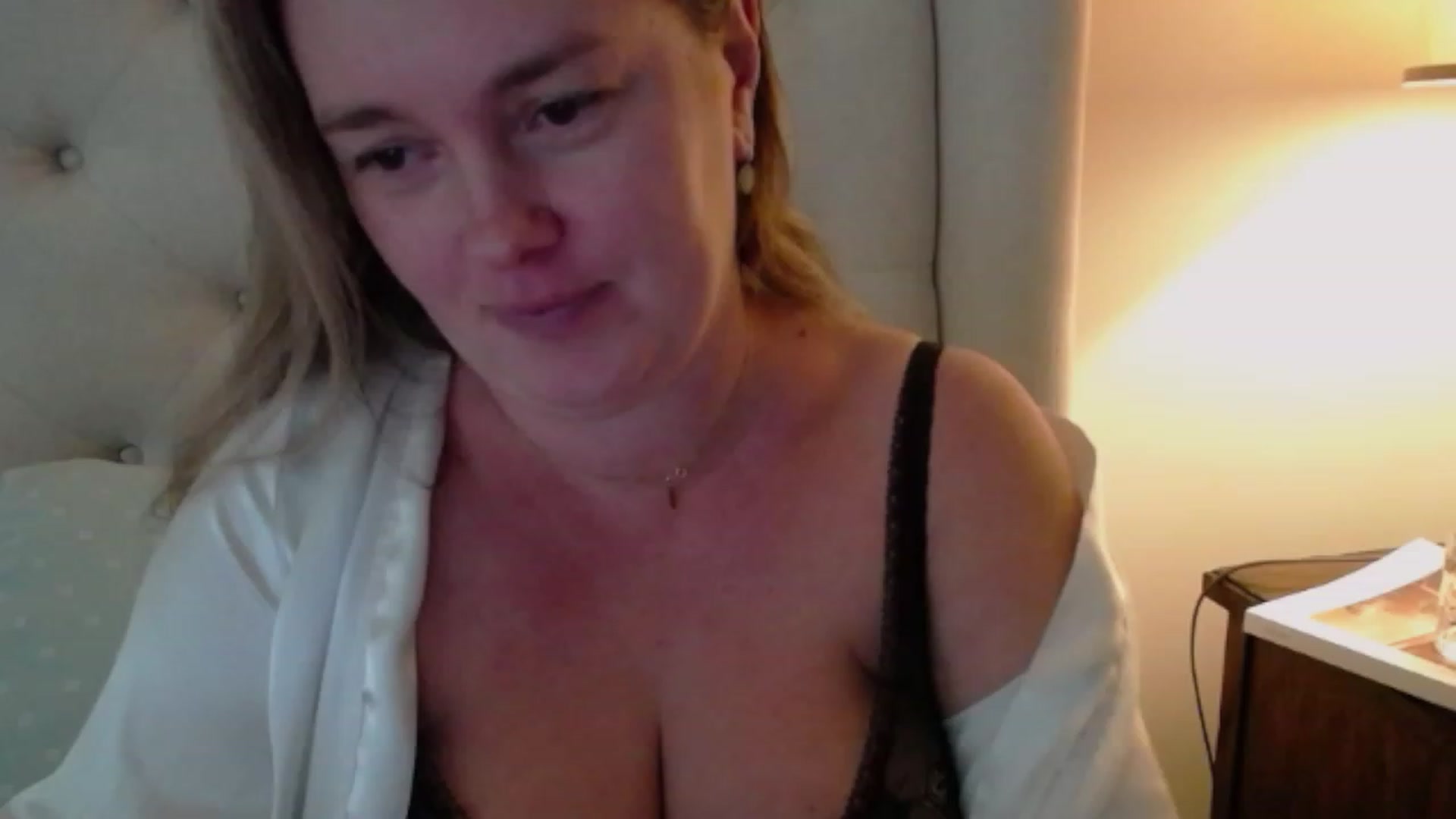 Gallery image thumbnail from J0llye's myfreecams stream on, 10/02/2023, 16:55 image 10 of 20