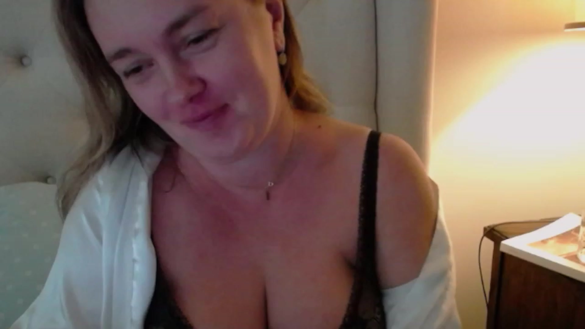 Gallery image thumbnail from J0llye's myfreecams stream on, 10/02/2023, 16:55 image 8 of 20