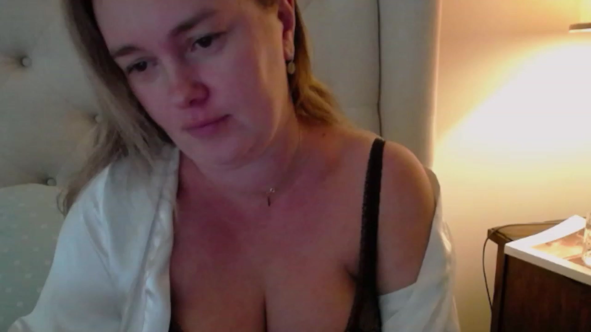 Gallery image thumbnail from J0llye's myfreecams stream on, 10/02/2023, 16:55 image 13 of 20