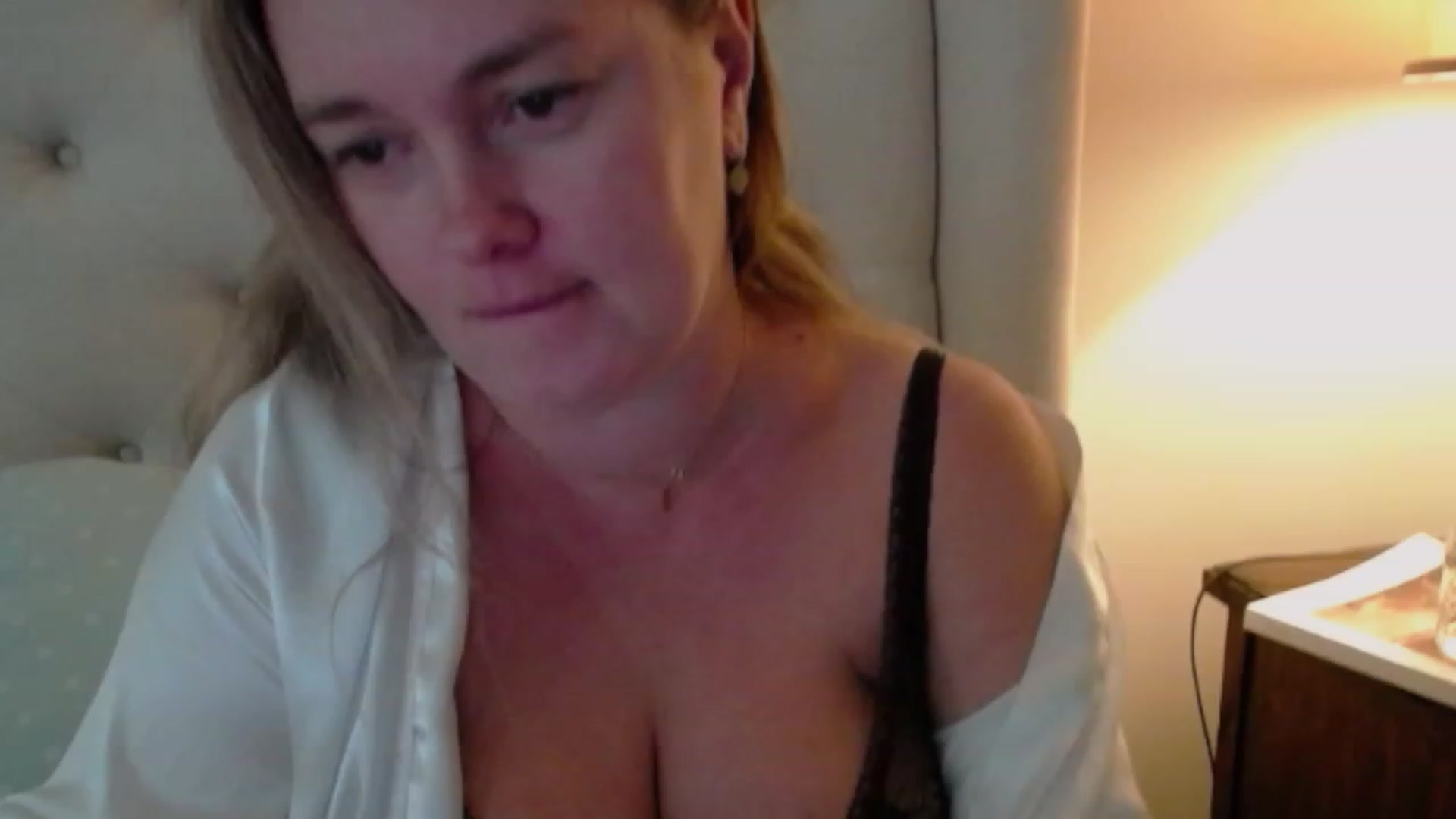Gallery image thumbnail from J0llye's myfreecams stream on, 10/02/2023, 16:55 image 6 of 20