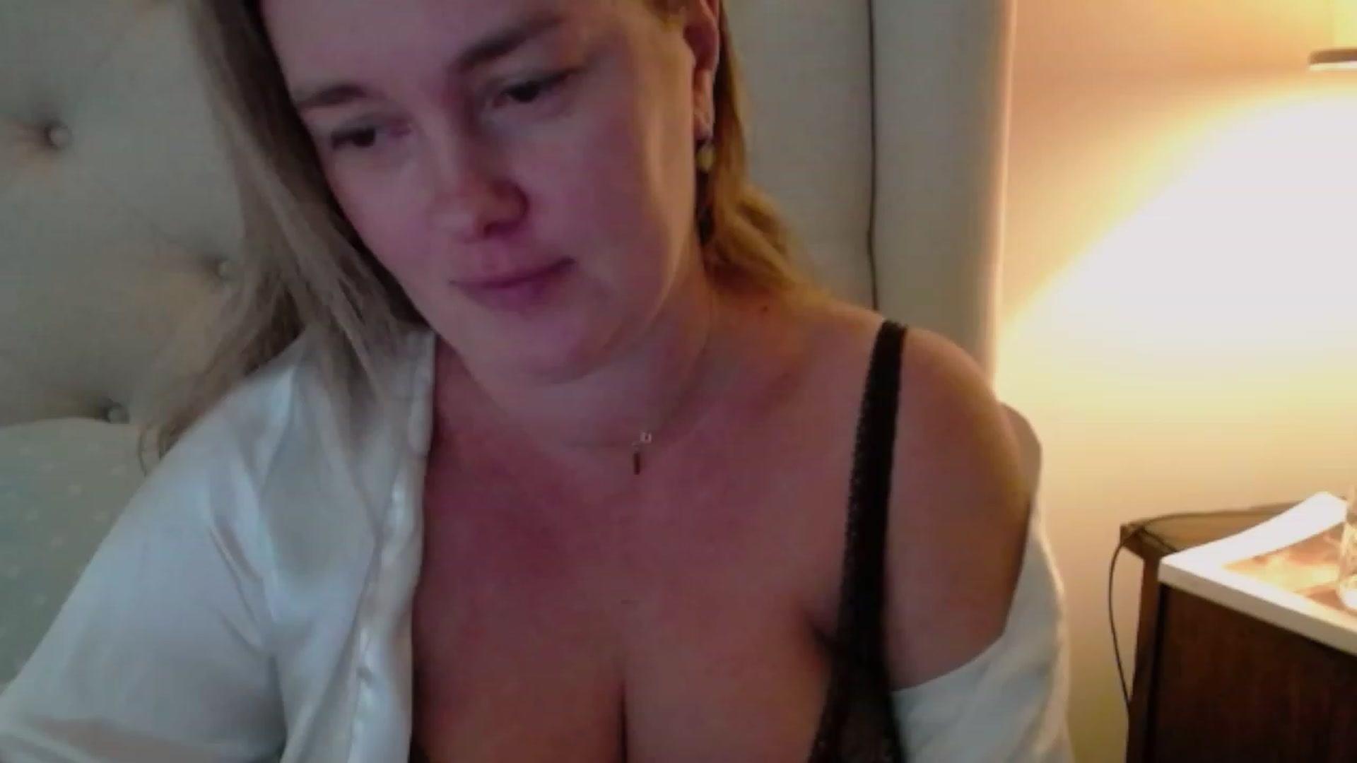 Gallery image thumbnail from J0llye's myfreecams stream on, 10/02/2023, 16:55 image 15 of 20