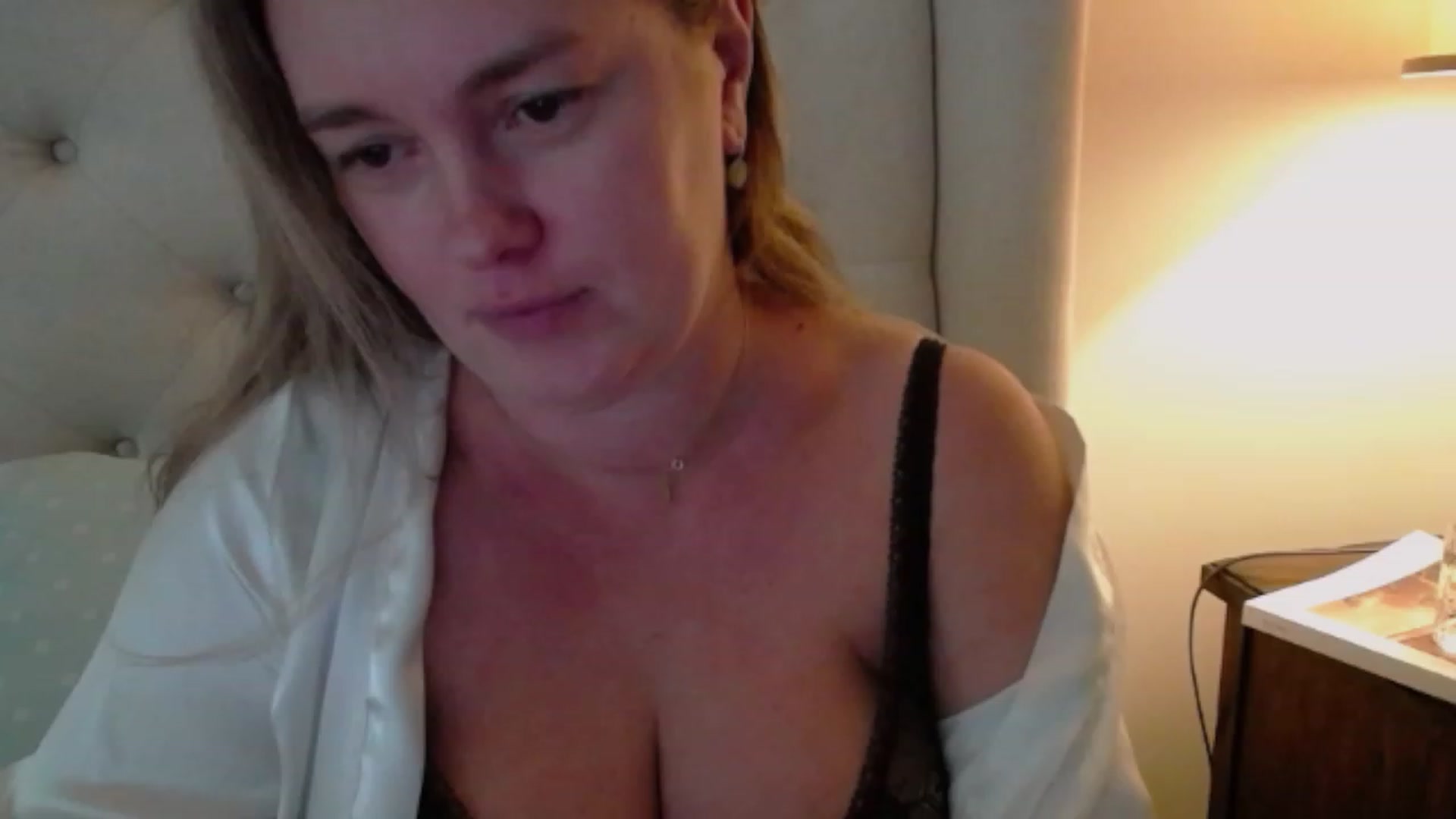 Gallery image thumbnail from J0llye's myfreecams stream on, 10/02/2023, 16:55 image 12 of 20