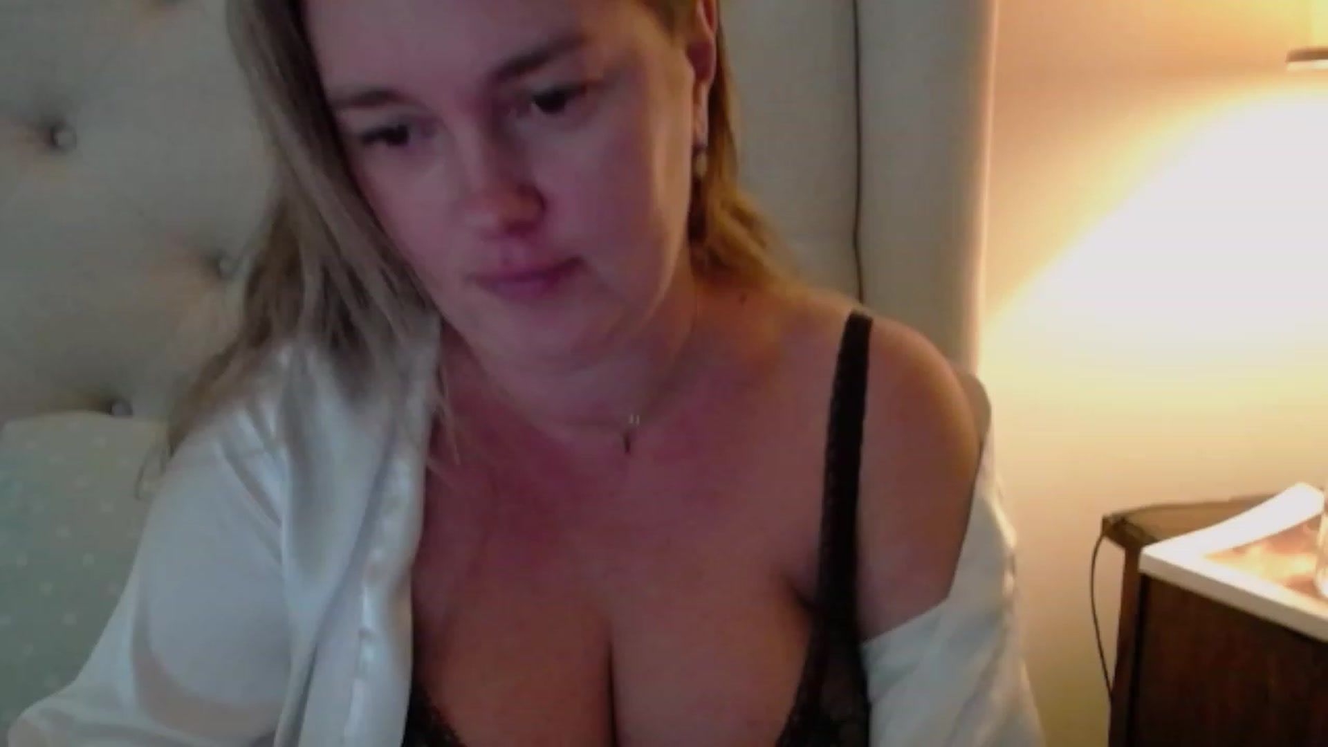 Gallery image thumbnail from J0llye's myfreecams stream on, 10/02/2023, 16:55 image 19 of 20