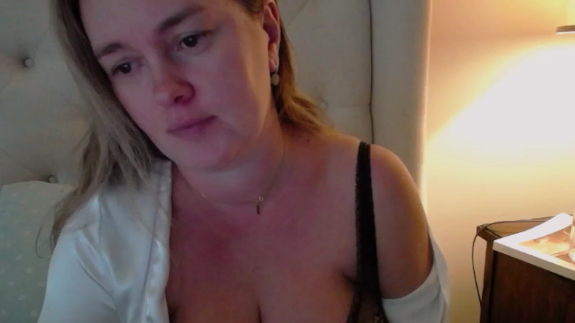 Gallery image thumbnail from J0llye's myfreecams stream on, 10/02/2023, 16:55 image 18 of 20