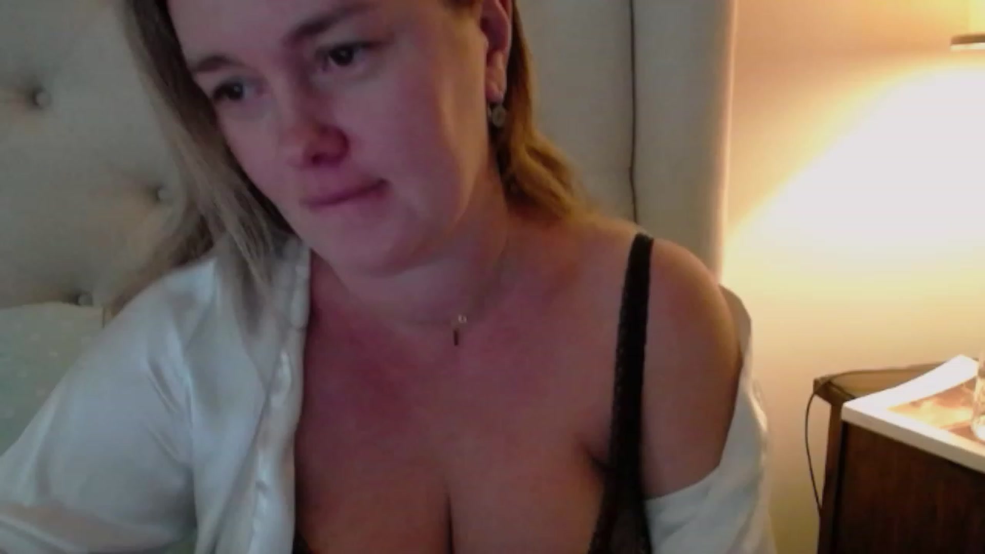 Gallery image thumbnail from J0llye's myfreecams stream on, 10/02/2023, 16:55 image 16 of 20