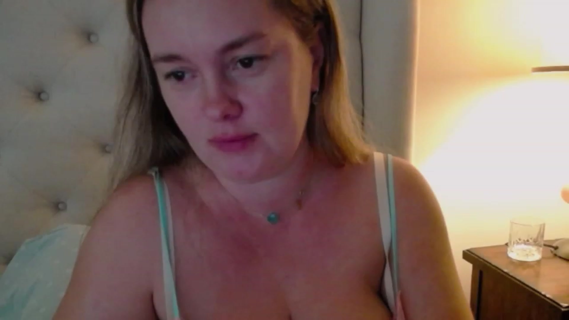 Gallery image thumbnail from J0llye's myfreecams stream on, 10/03/2023, 18:59 image 7 of 20
