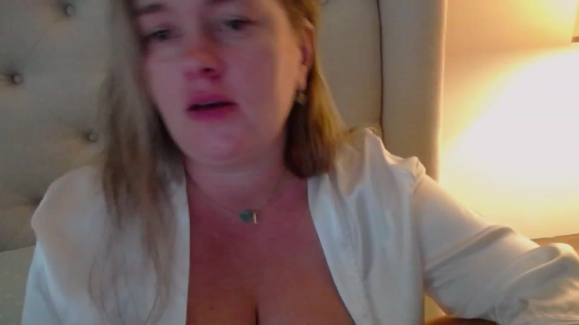 Gallery image thumbnail from J0llye's myfreecams stream on, 10/04/2023, 19:24 image 10 of 20