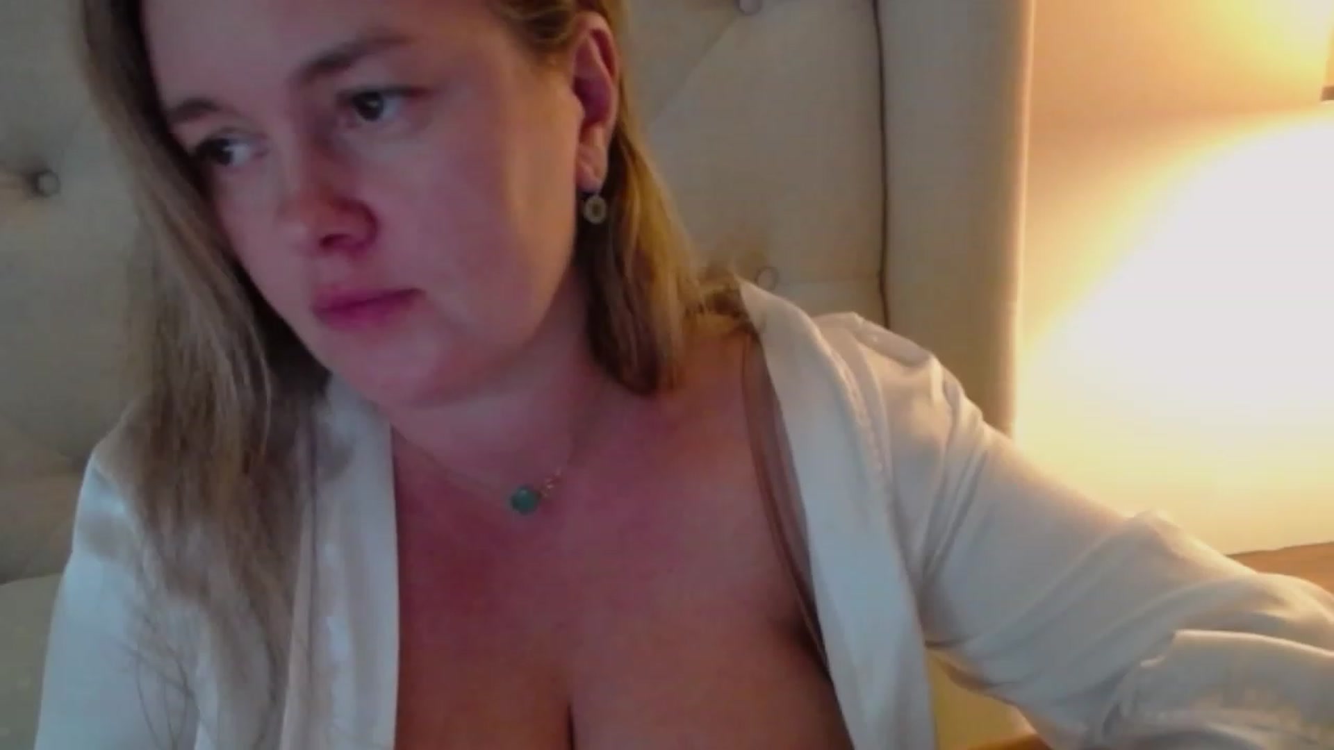 Gallery image thumbnail from J0llye's myfreecams stream on, 10/04/2023, 19:24 image 6 of 20