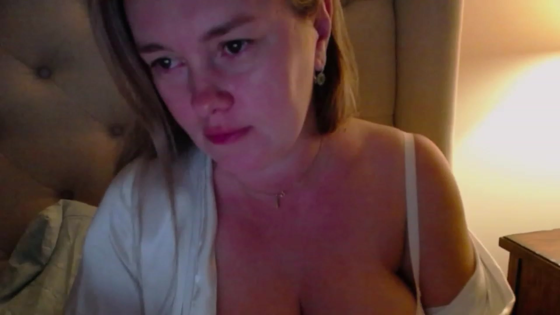 Gallery image thumbnail from J0llye's myfreecams stream on, 10/08/2023, 03:36 image 4 of 20