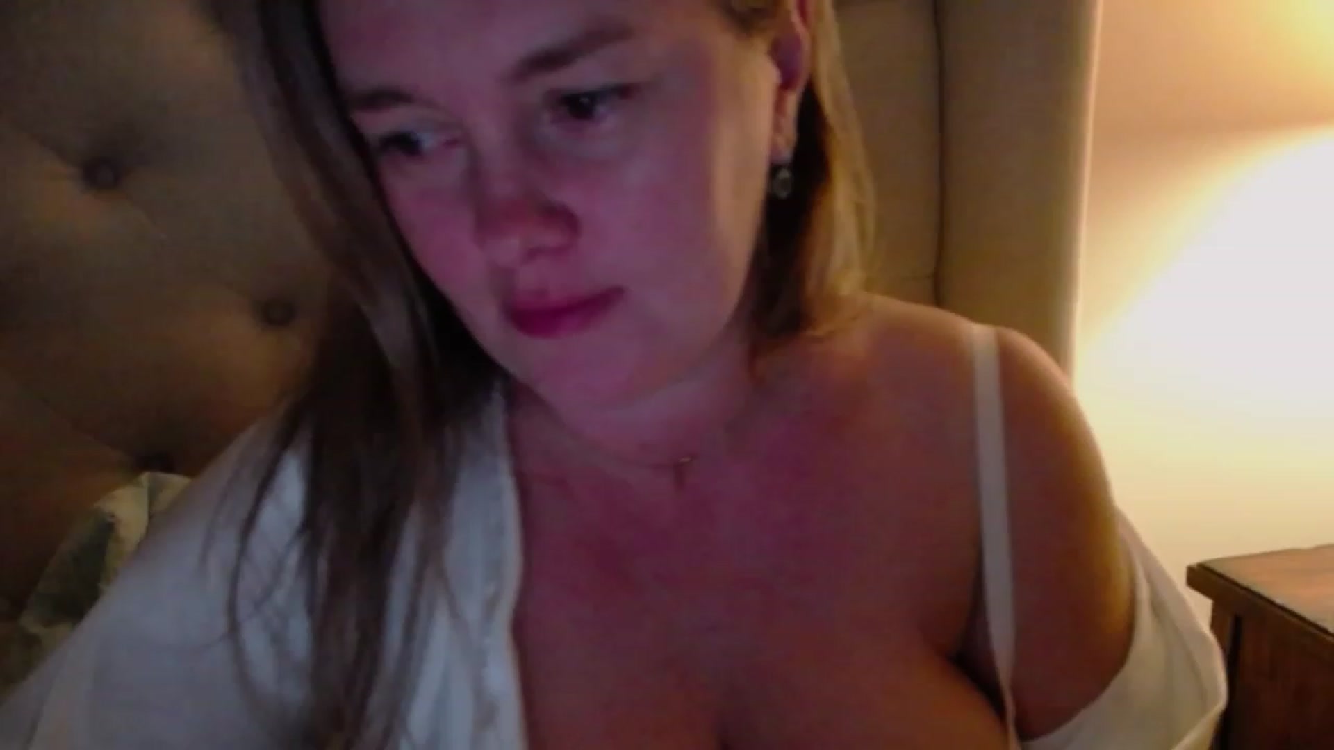 Gallery image thumbnail from J0llye's myfreecams stream on, 10/08/2023, 03:36 image 17 of 20