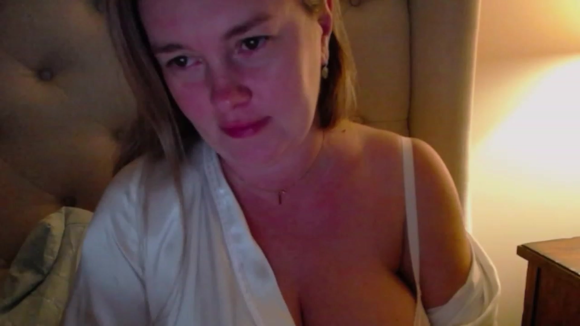 Gallery image thumbnail from J0llye's myfreecams stream on, 10/08/2023, 03:36 image 2 of 20