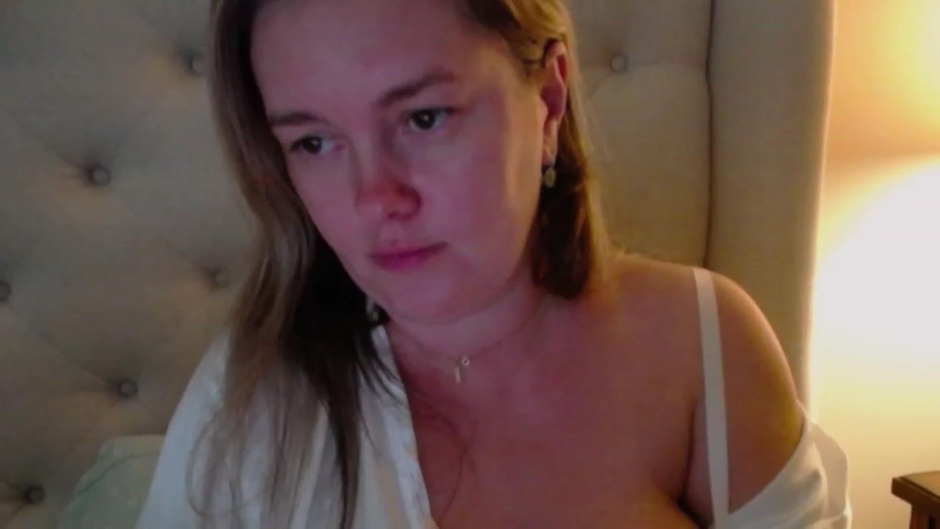 Gallery image thumbnail from J0llye's myfreecams stream on, 10/08/2023, 19:57 image 12 of 20