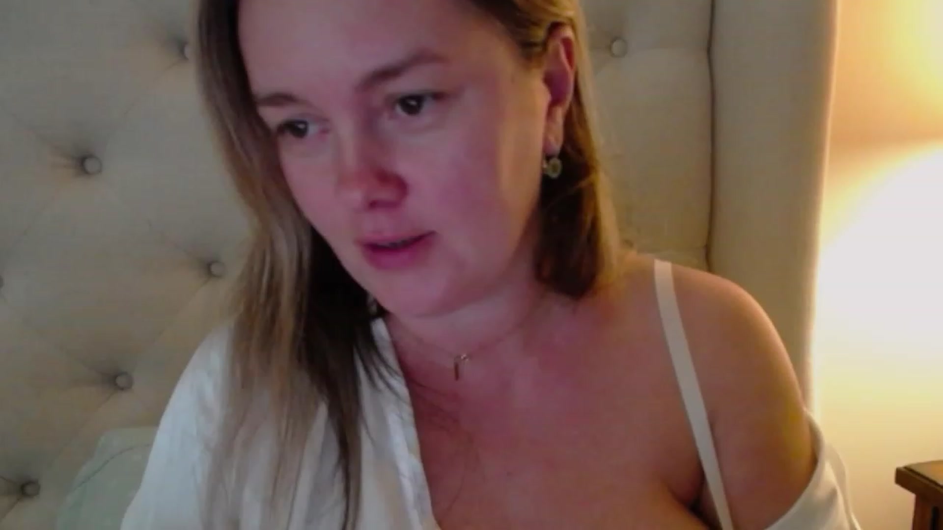 Gallery image thumbnail from J0llye's myfreecams stream on, 10/08/2023, 19:57 image 16 of 20